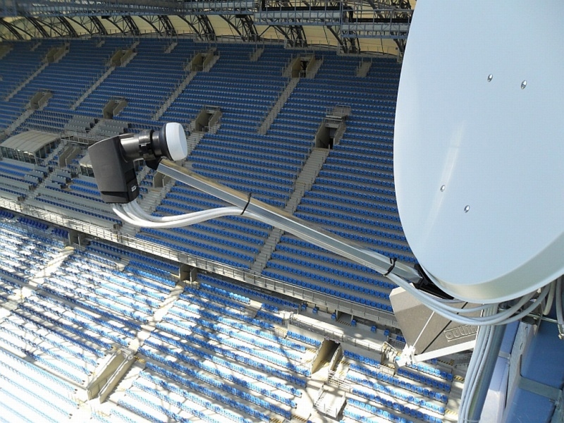 czasza satelitarna nad stadionem